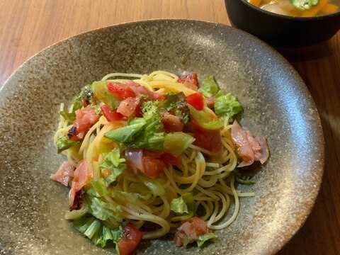 生ハムとサニーレタスのパスタ